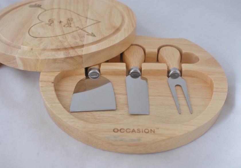 Personalised Wooden Round Cheeseboard Set
