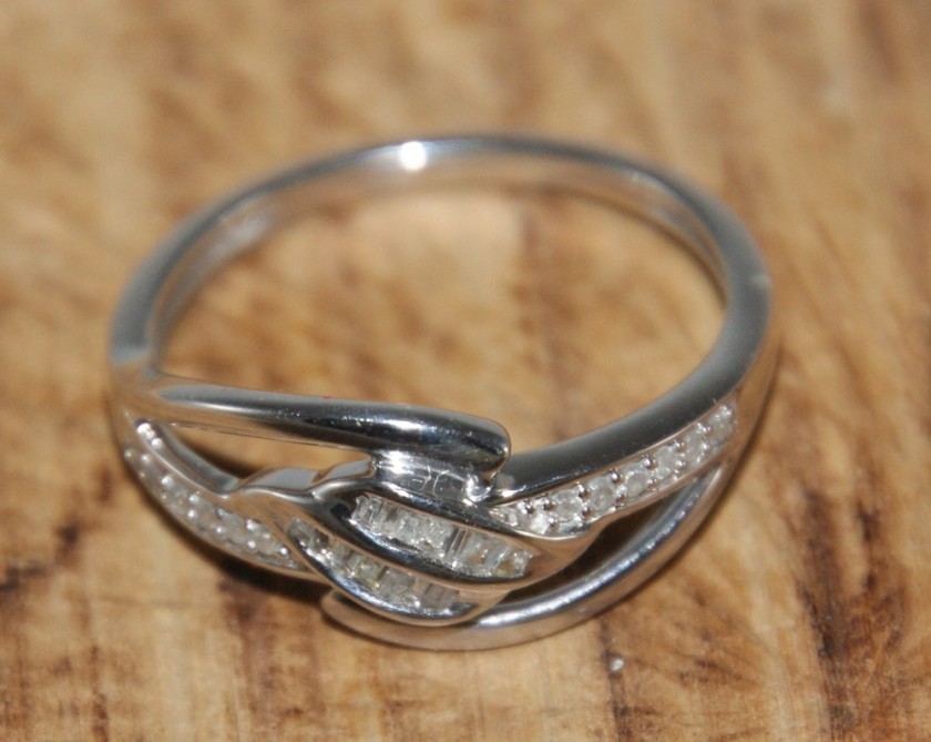 Gemporia - Sterling Silver Diamond Ring.