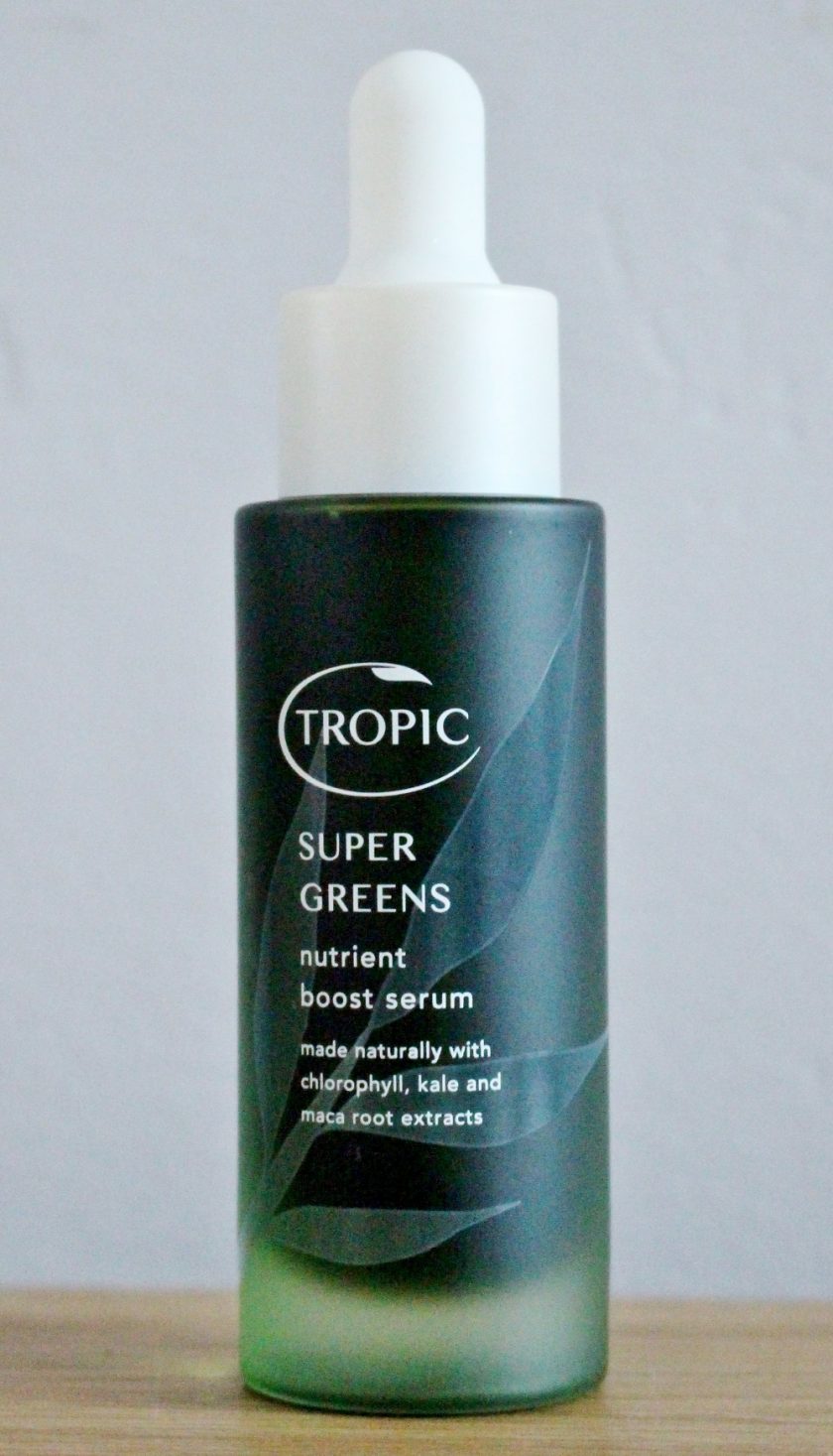 Tropic Skin Care SUPER GREENS picture of the glass bottle, you can see the green product through the frosted glass, this is as you would expect green in colour. It comes with an inbuilt to the lid pipette and you can see the while squeeze tube to the top of the bottle. The front of the bottle includes the name Tropic and SUPER GREENS and that it is a nutrient boosting serum along with the fact it is made naturally using choorophyll, kale, and maca root extracts.