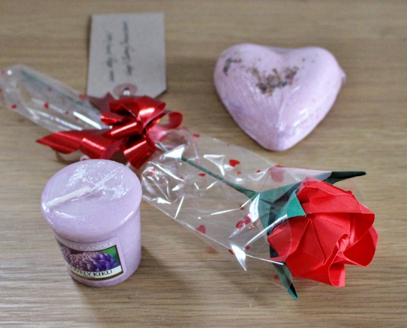 Pebblewise Sunshine Box small yankee candle, paper flower handmade and bath bomb