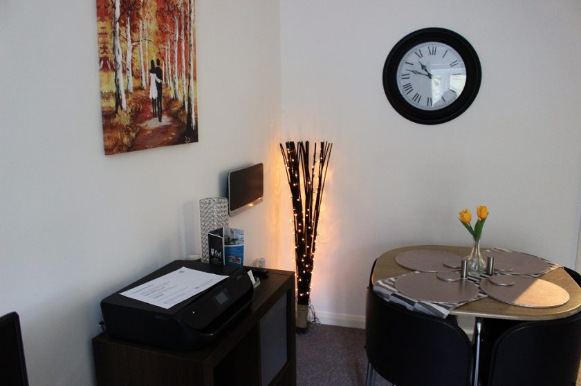 Park House Owl Apartments - Living Room