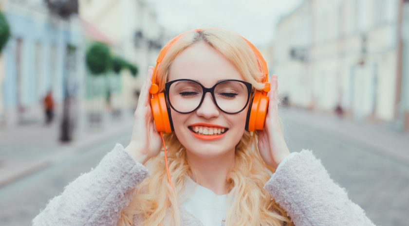 destress - lady listening to music and enjoying it