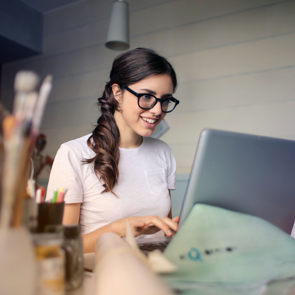 lady working at a laptop