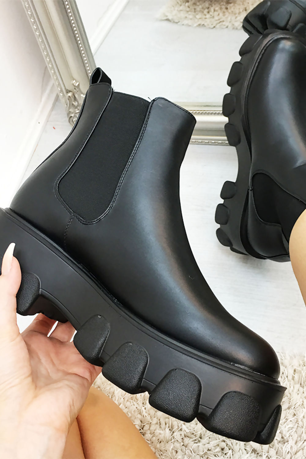 BLACK CHUNKY HEAVY CLEATED SOLE CHELSEA BOOTS