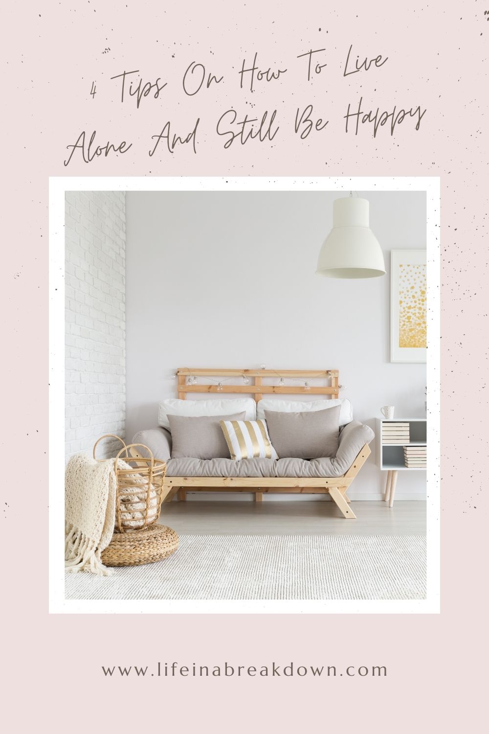 Living alone can be amazing, here are 4 tips on how to live alone and still be happy - you might just find a love for being alone. #home #livingalone #homesweethome