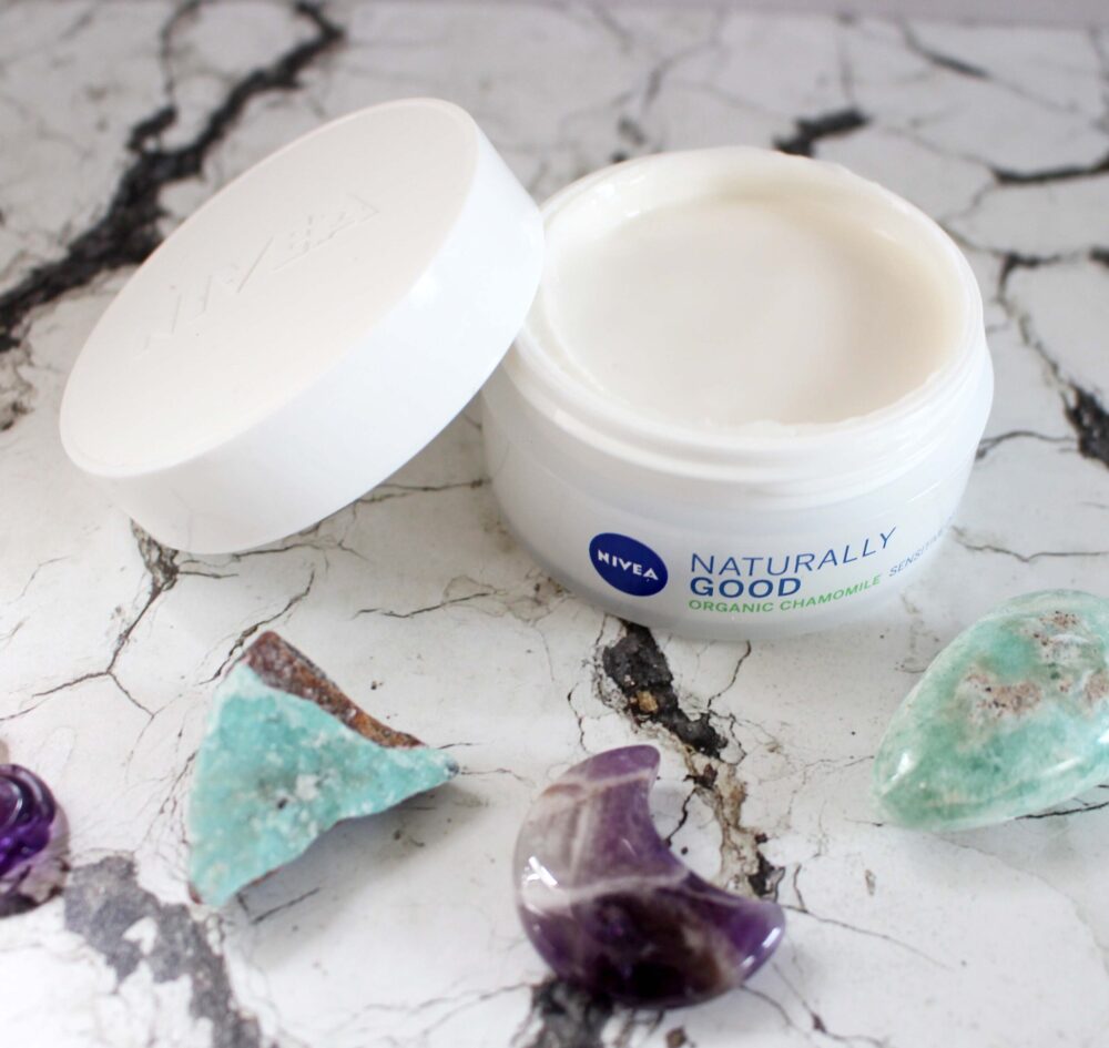 NIVEA Naturally Good Face Cream Sensitive Skin Open Cream Pot