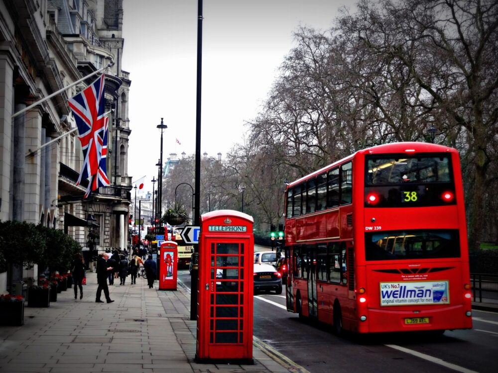 London bus and red phone box
