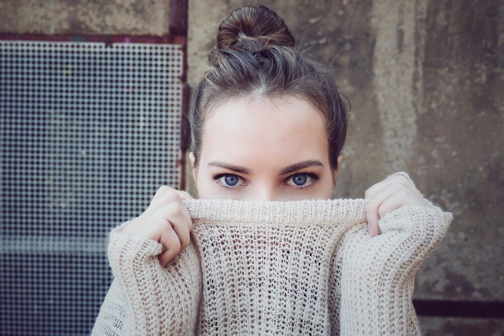 Women wearing a knitted jumper