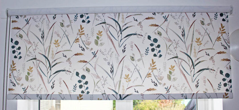 Flores Autumn Roller Blind coming from bindsbypost