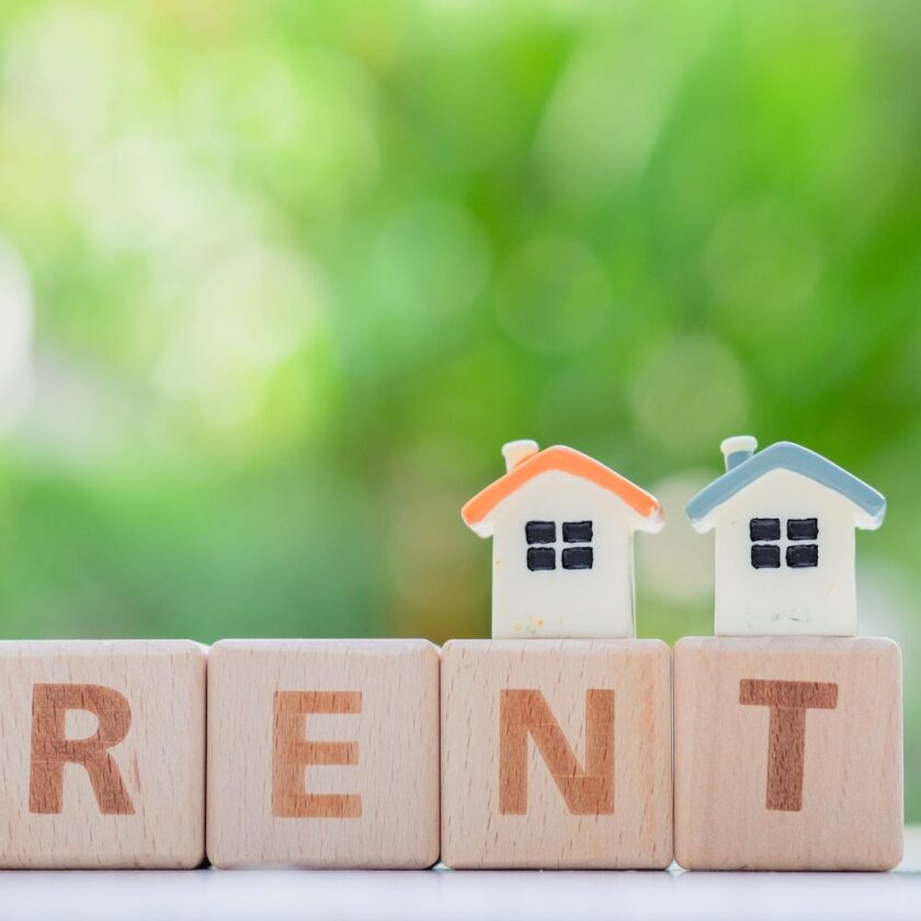 the word rent with two small model houses
