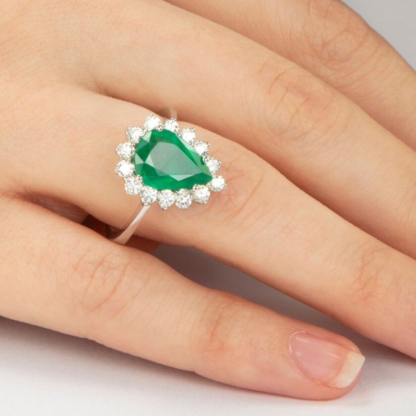 emerald birth stone ring