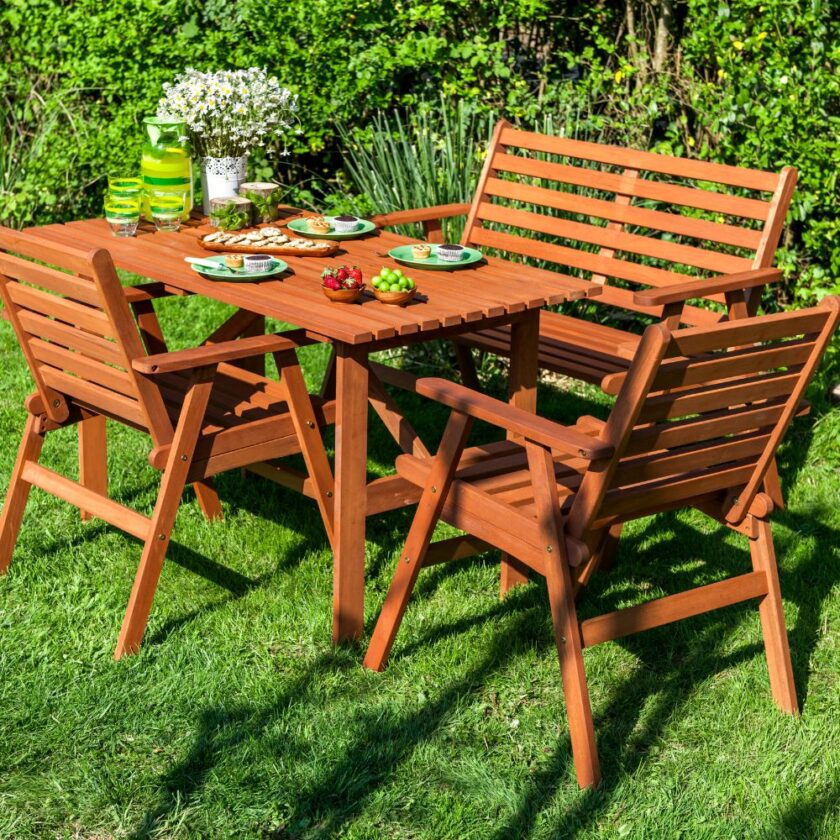 garden table and chairs