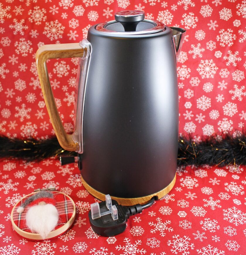 Vonhaus Black & Wood Fika 4 slice Kettle & Toaster Set - Kettle