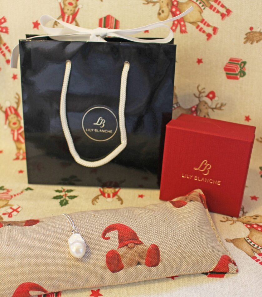 Lily Blanche Pearl Necklace and Packaging