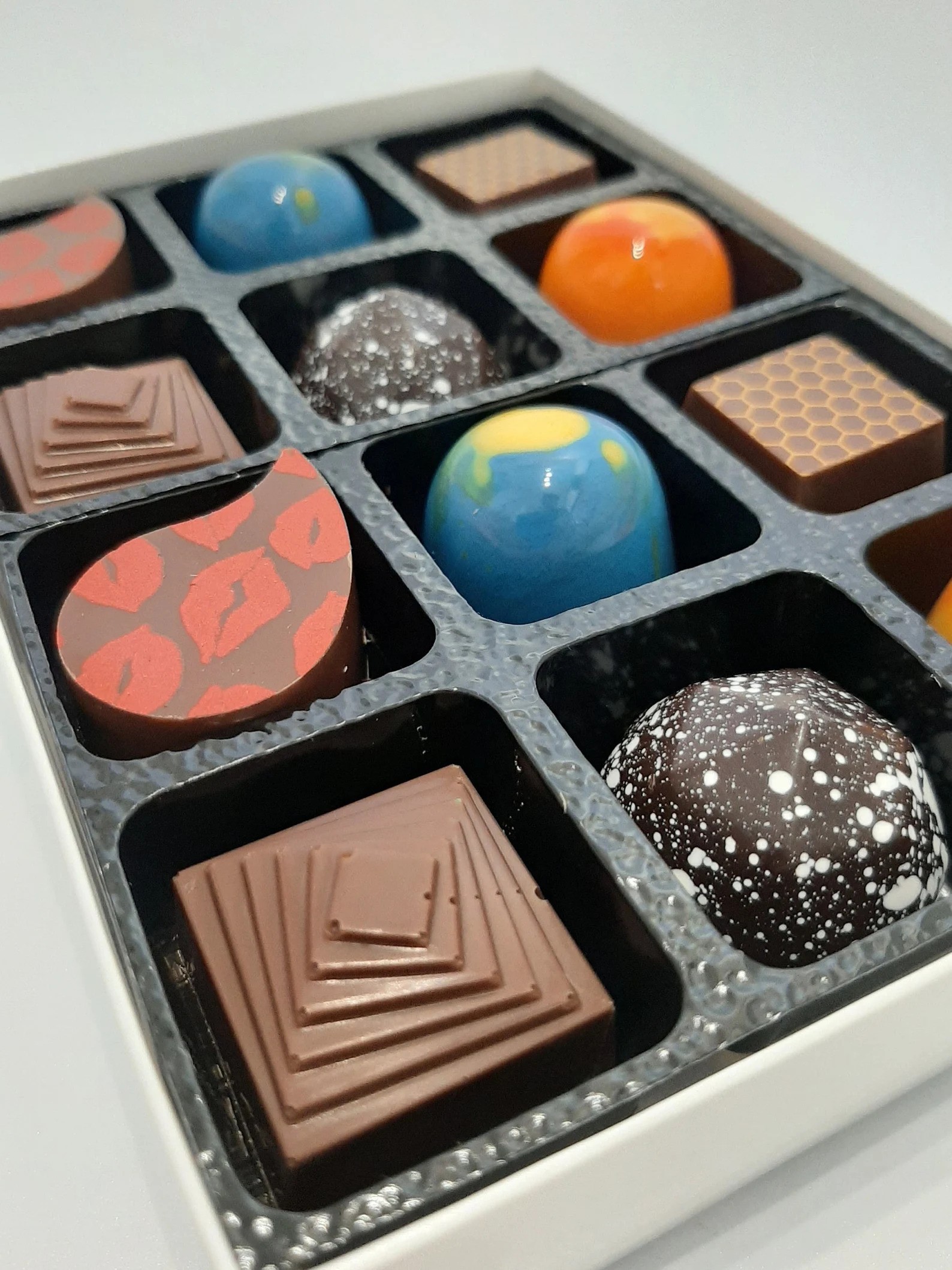 Mixed Box of Handmade Artisan Chocolates - Lloyds Chocolatiers